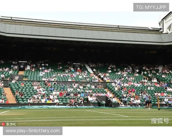球迷抗议票价上涨，部分看台出现空座现象