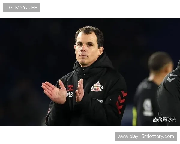 桑德兰包厢咒骂风波,解说员幽默回应热闹场面 桑德兰包厢咒骂风波,解说员幽默回应热闹场面